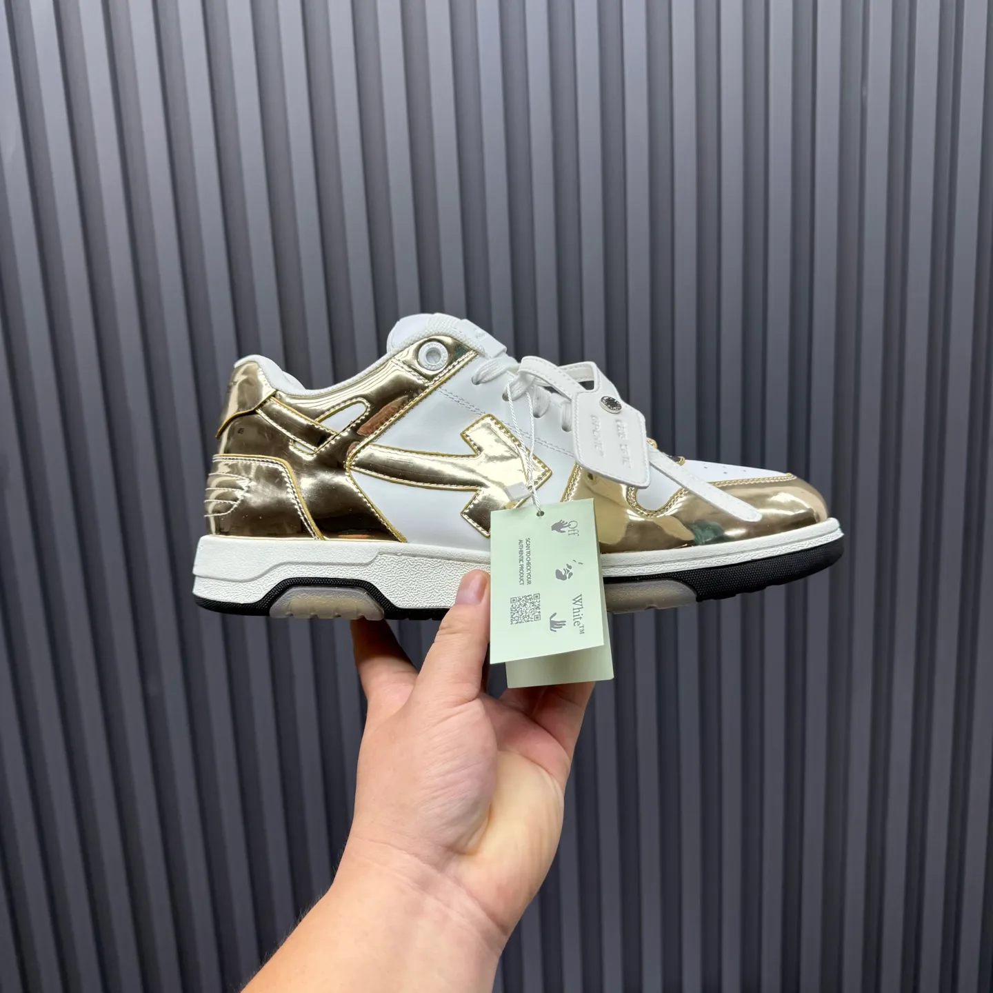【off- white】P: 620💰Couple model👫, Size: 35-44 (Customized for men 38.45.46) High-quality version👊 "Out of office" series original molding, original lasting, production process 1:1 Original ➰OFF GRAY WHITE OW ➰ First-layer cowhide Imported skin-friendly and environmentally friendly polyester mesh Original molding high elastic and environmentally friendly molding pad Made with the original lasting process. The original molded rubber outsole (never yellows and deforms) has a super correct shape, bright color and strong three-dimensional effect👍. Packaging💯Full set of packaging synchronized with the official website (branded paper, certificate of quality, branded cloth bag)